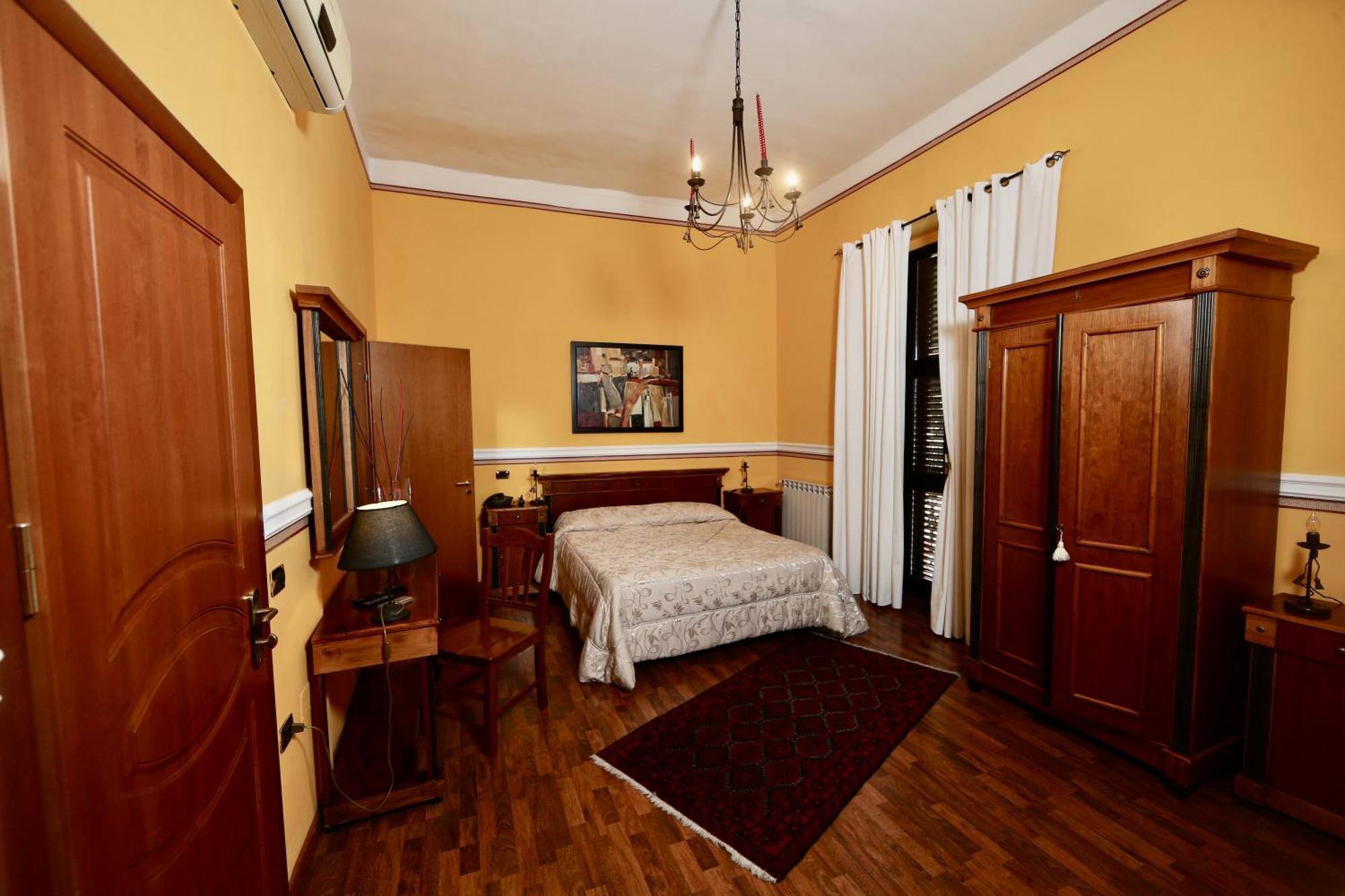Amadeus Hotel 3*